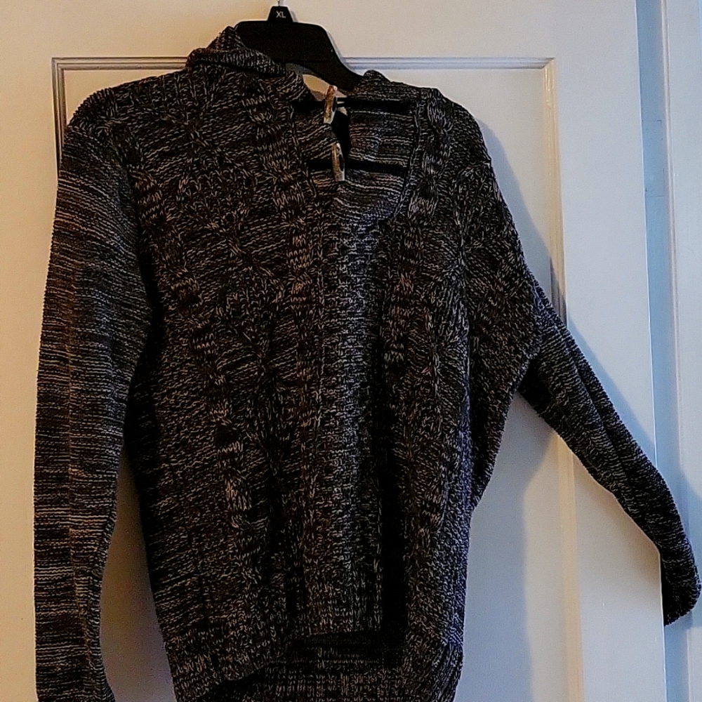 Medium Retrofit Sweater w/ Hood